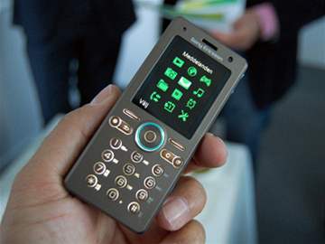 Sony Ericsson Green Heart Phone