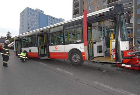Nehoda autobusu v Praze 11 (22. z 2008)