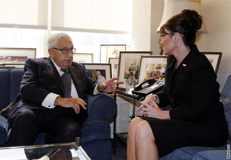 Sarah Palinová a Henry Kissinger (23. záí 2008)