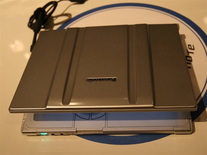Nový Toughbook Panasonic F8