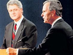 Bill Clinton a George Bush. Mediln zdatn Clinton pebral Bushovi USA.