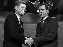 Kennedy a Nixon. V televizi vyhrl JFK, v rdiu Nixon.