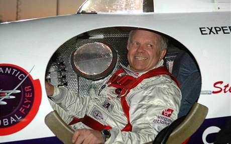 Steve Fossett se 3. záí 2007 ztratil po odletu z Nevady, pátrání je zatím neúspné