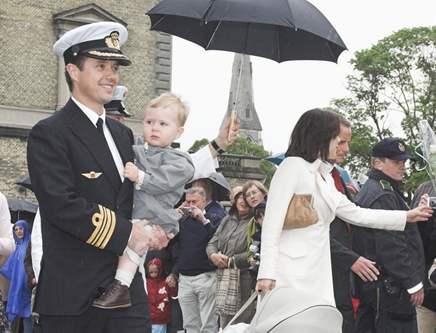 Následníky dánského trnu jsou korunní princ Frederik a po nm jeho syn Christian.