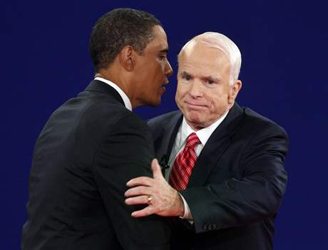 Pro McCaina je debata v Hempsteadu jednou z posledních píleitostí smazat náskok Baracka Obamy.
