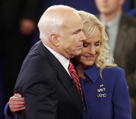 John McCain se svoj manelkou Cindy.
