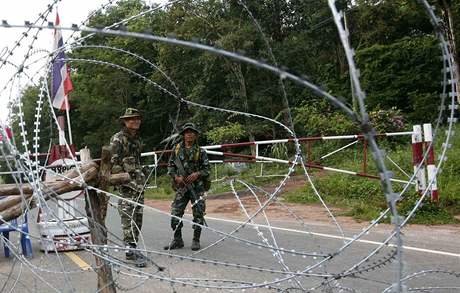 Vojáci Kambode a Thajska by mli tvoit spolené hlídky v problematické oblasti kolem chrámu Preah Vihear na spolené hranici.