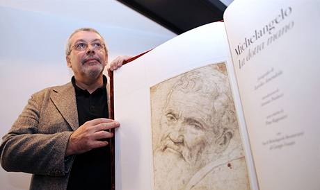Flaminio Gualdoni z nakladatelstv FMR pedstavuje knihu o Michelangelovi Buonarrotim