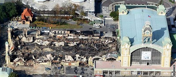 Levé kídlo Prmyslového paláce na Výstaviti zcela zniil poár (foto ze 17....