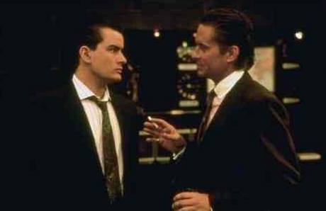 Hlavní role v Stoneov filmu Wall Street z roku 1987 hráli Charlie Sheen a Michael Douglas.