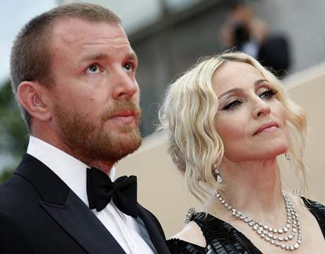 Madonna s manelem Guyem Ritchiem na festivalu v Cannes