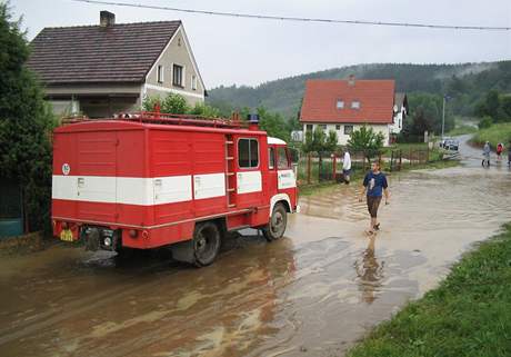 Hasii nechybli ani u likvidace kod po povodnch