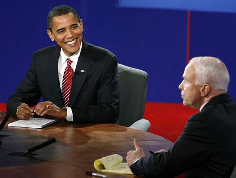 Baracka Obamu (vlevo) podporuje více ne padesát procent voli