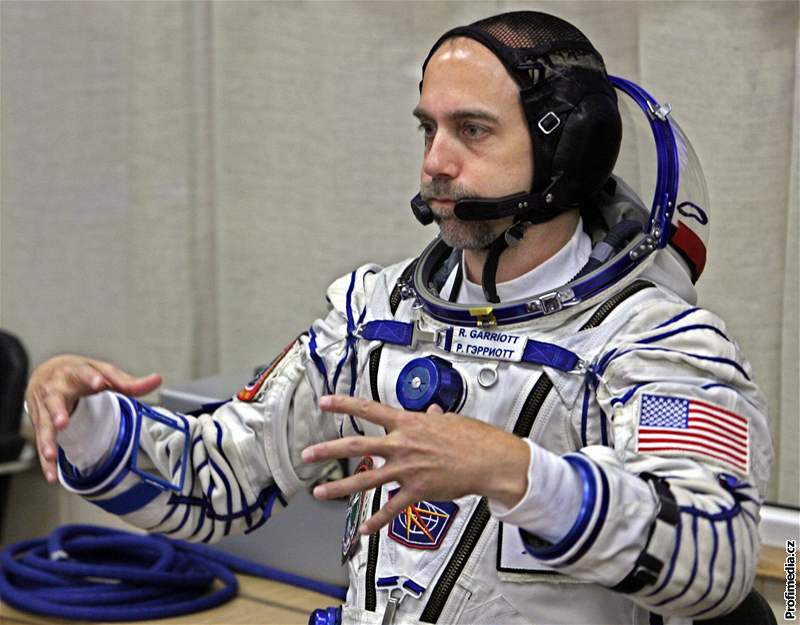 Na ISS dorazil s posádkou i americký vesmírný turista a syn bývalého kosmonauta Richard Garriott.