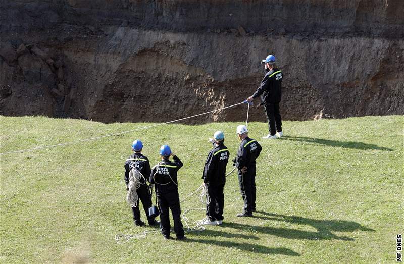 Ve Stromovce se opt propadla ást louky (12. íjna 2008)