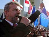 Alexandr Milinkevi pi opozin demonstraci v beznu 2007 v Minsku.
