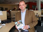 Novinář Jan Rybář pokřtil svoji knihu Válečníci, teroristé a jiní šílenci. Novinář Jan Rybář pokřtil svoji knihu Válečníci, teroristé a jiní šílenci.