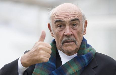 Herec Sean Connery netuil, e odmítnutím role ve filmu Pán prsten prodlá 400 milion dolar.