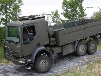 Tatra - T 810 na zkuљebnнm polygonu