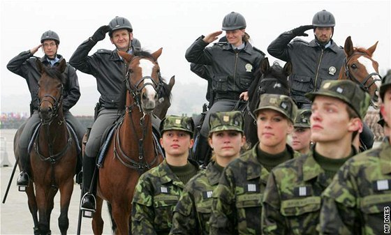 Za estnáct let dvra ve vojáky a policisty znan stoupla.