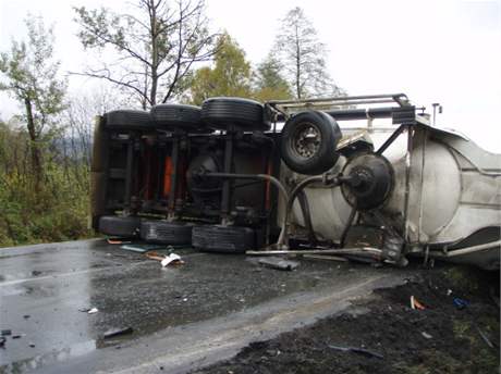 Nehoda kamion u Hodslavic na Vsetnsku (23. jna 2008)