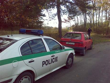 Policie pátrá na Sedlansku po pachatelích pepadení potovního vozu (20.10.2008)