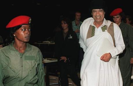 Kaddáfího Amazonskou gardu tvoí dv st en se speciálním výcvikem v bojových umních a stelných zbraních.