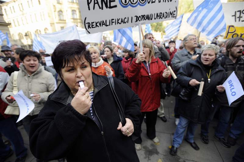 Sklái se krom záijové mzdy asi nedokají ani výplaty za íjen a listopad.