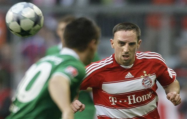 Francouz Franck Ribery ve slubách Bayernu Mnichov.