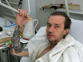 Ren Plil, hrdina dokumentu Heleny Tetkov, po autonehod v nemocnici
