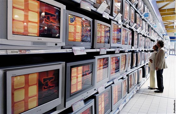 Pokud krize zasáhne prodej elektroniky, první na rán budou nejdraí televize. Ilustraní foto.