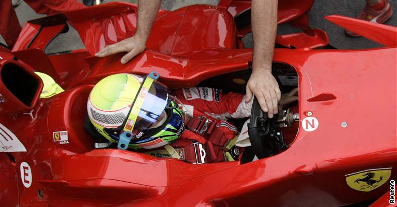  Felipe Massa bhem úvodního tréninku na Velkou cenu Brazílie