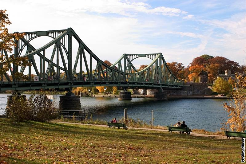 Nmecko, Berlín, Glienicker Brücke