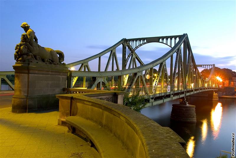 Nmecko, Berlín, Glienicker Brücke