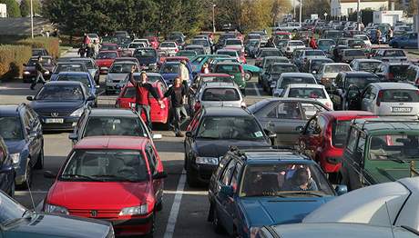 Spolenost ISP nemá v Hradci v parkování konkurenci. Ilustraní foto.