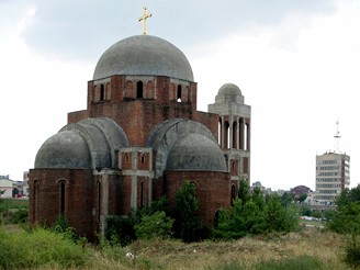 Kosovo, rozestavn kostel v Pritin