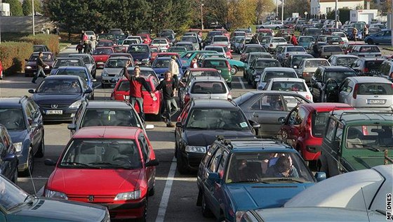 Spolenost ISP nemá v Hradci v parkování konkurenci. Ilustraní foto.