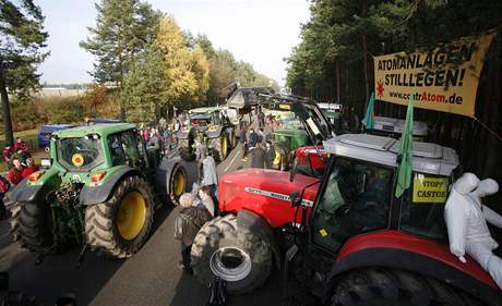 Tisce lid protestovaly proti pevozu jadernho odpadu do Nmecka. (8. listopadu 2008)