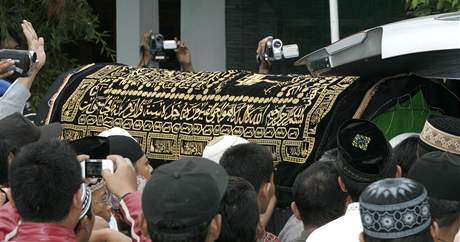 Poheb popravench atenttnk z Bali.
