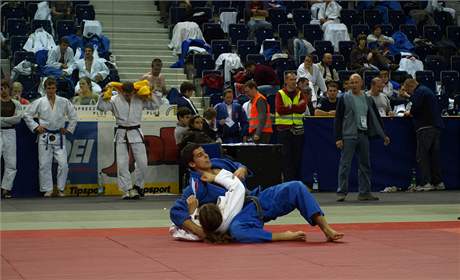 Judo: Jaromr Jeek (v modrm) vtz nad Jindichem Vodanskm