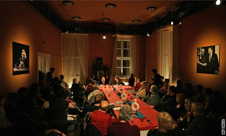 Debata s Václavem Havlem v divadle Husa na provázku
