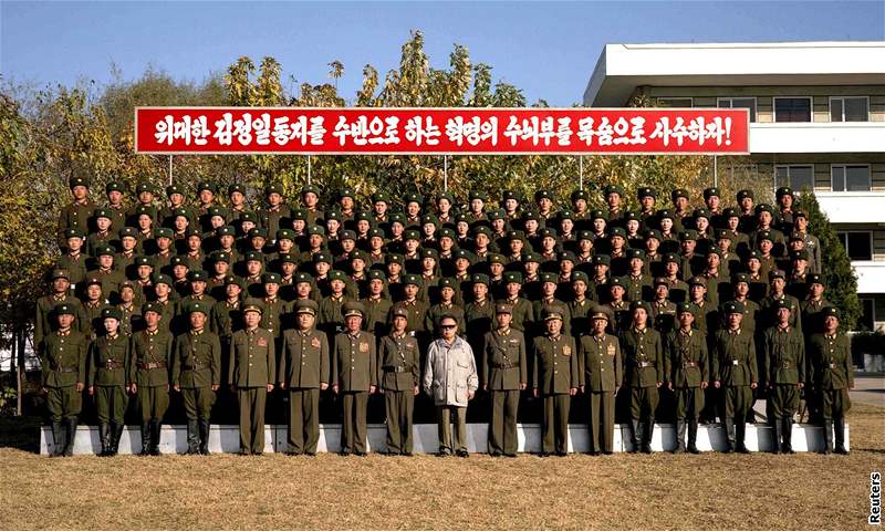 Místo fotografií z návtvy koncertu vydala severokorejská agentura KCNA opt snímky z Kimovy návtvy vojenských jednotek.