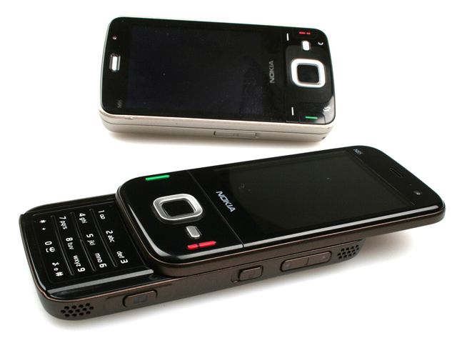 Nokia N85 (v pozadí Nokia N96)