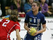 Olomouc - Dinamo Petrohemia Pančevo: domácí Martina Šašková (vpravo) a Iva Pokrajac Olomouc - Dinamo Petrohemia Pančevo: domácí Martina Šašková (vpravo) a Iva Pokrajac