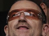 Bono, ldr irsk skupiny U2, sleduje utkn Arsenal - Manchester United