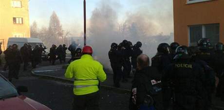 Zásah policie proti pravicovým radikálm v Litvínov. (17.11.2008)
