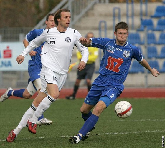 Jan Martykán (vpravo) v utkání proti Slovácku.