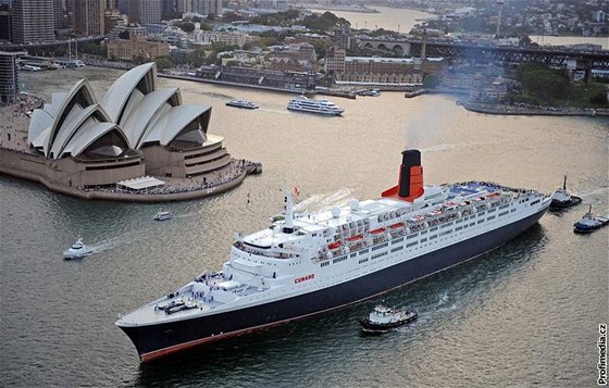 Queen Elizabeth 2 v Sydney.