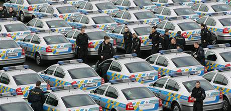 Policie si z Masarykova okruhu v Brn odvezla nov sluebn vozy