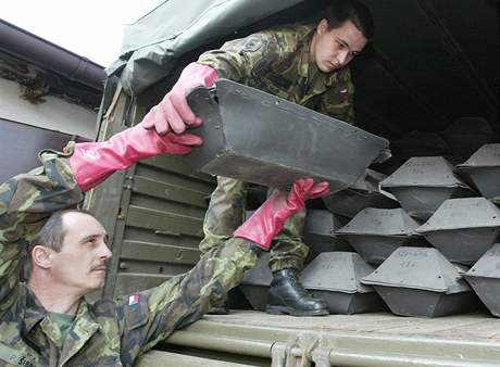 Ostatky byly v dubnu 2006 odvezeny do vojenského objektu na západ ech. Spolek je pohbí v Chebu.